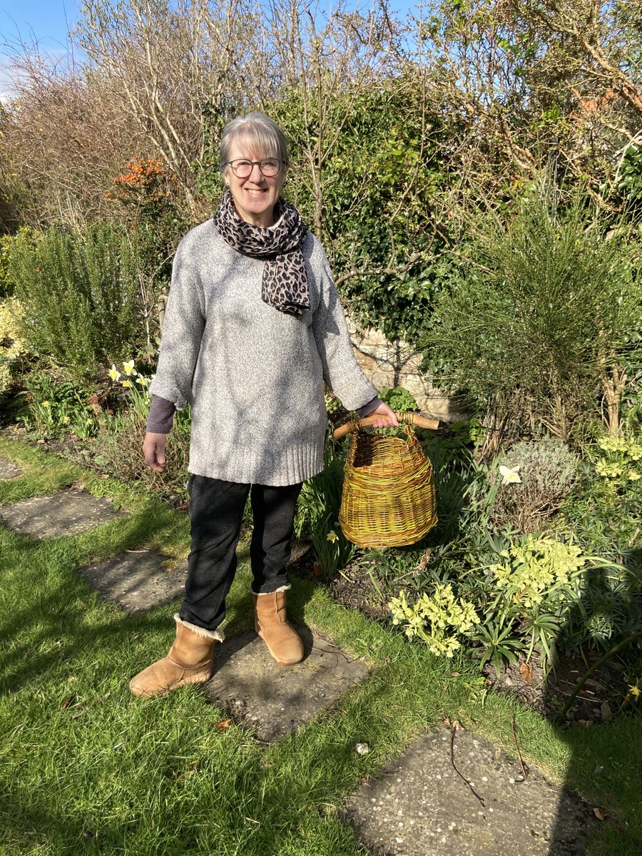 Basket finished! And Di modelling with it… #willowweaving #willow #willowbasket