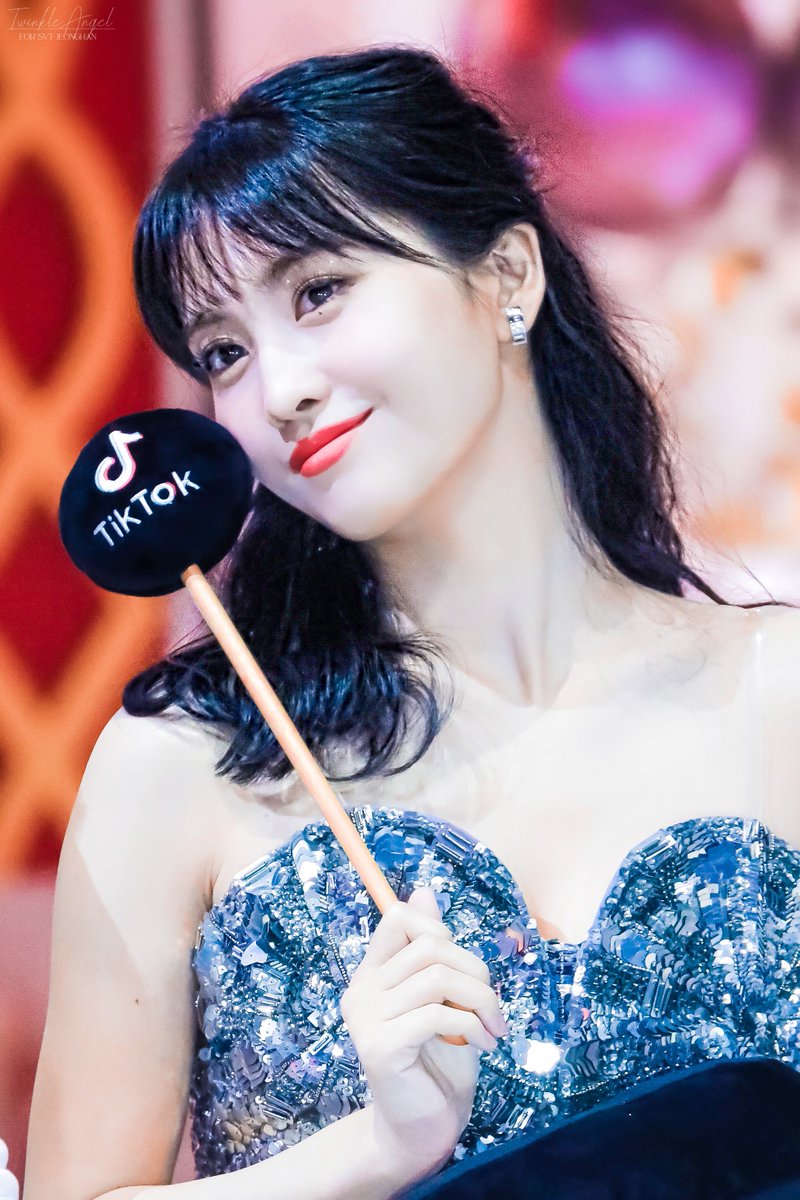 200105 GDA
━
너무예뻐서 숨을 쉴수가 없었다,,,

#Aprilfoolsday #만우절
#TWICE  #트와이스  #모모 #momo #モモ