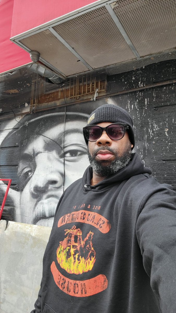 Watson3172's tweet photo. Brooklyn nyc where they paint Muriels of Biggie https://t.co/PmVSmVlrub