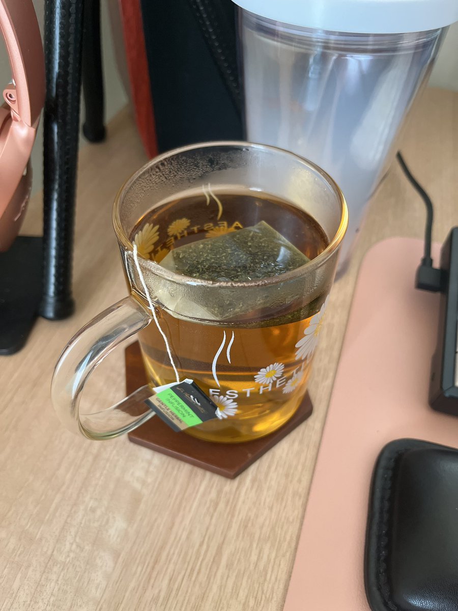 ester_mel's tweet image. Pagi peppermint       Malam chamomile
