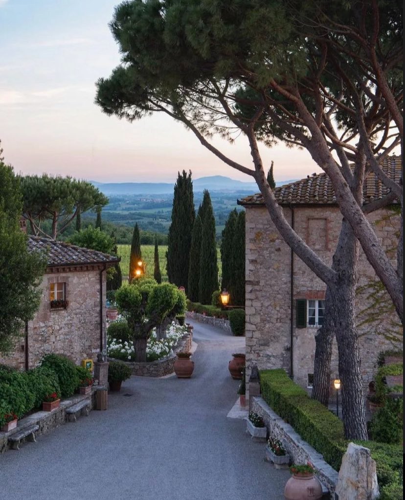 viewsoff's tweet photo. Italy. https://t.co/KRCkTmEBve