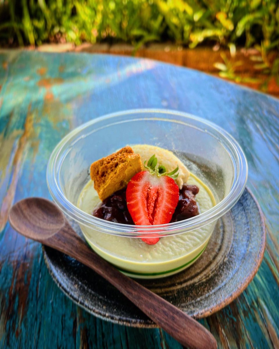 ZeeCaf_NoshCo's tweet photo. #MatchaPannaCotta’s back❣️
oh yeah✨A smashing combo topped w/#japanese #adzukibeans whipped #marscapone＆#yuzuhoneycomb all ready for you to enjoy #takeaway😉

#抹茶パンナコッタ 復活しました😋
#小豆 と柚子フレーバーハニーコームと共にどうぞ💚

#cafe #sweets #dessert #pannacotta https://t.co/9mWYFDT3Cq