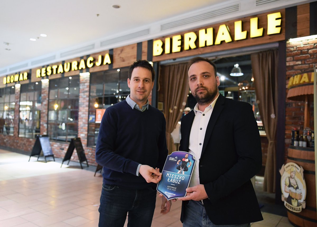 sportworking's tweet photo. Podczas ostatniego spotkania w Katowicach mieliście okazję poznać naszego nowego partnera https://t.co/D2c62nUi6k, który dostarczył prelegentom spersonalizowane pamiątki! 🔝Co więcej, do 13 kwietnia każdy kto kupi dowolną fankartę, z kodem #Sportworking otrzyma dostawę GRATIS!😎 https://t.co/kvcktBWHid