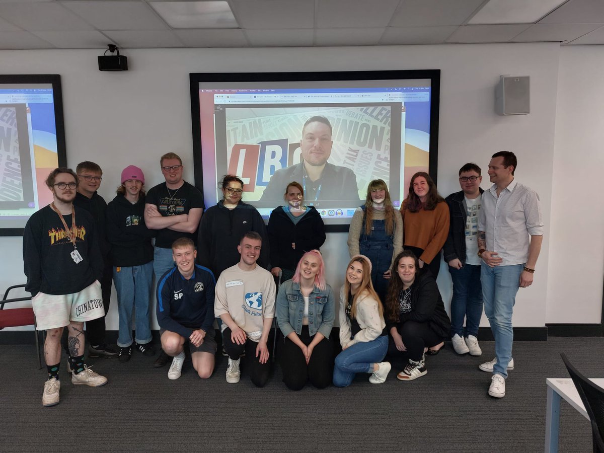 alexgetsaround's tweet photo. Huge thanks to @TimJohnNews from @LBC for a fascinating insight into the news output there inc production/news gathering and some invaluable career advice for our @DerbyUni 2nd year journalists. Welcome back any time! 🙌 https://t.co/qXDRxQkDVi