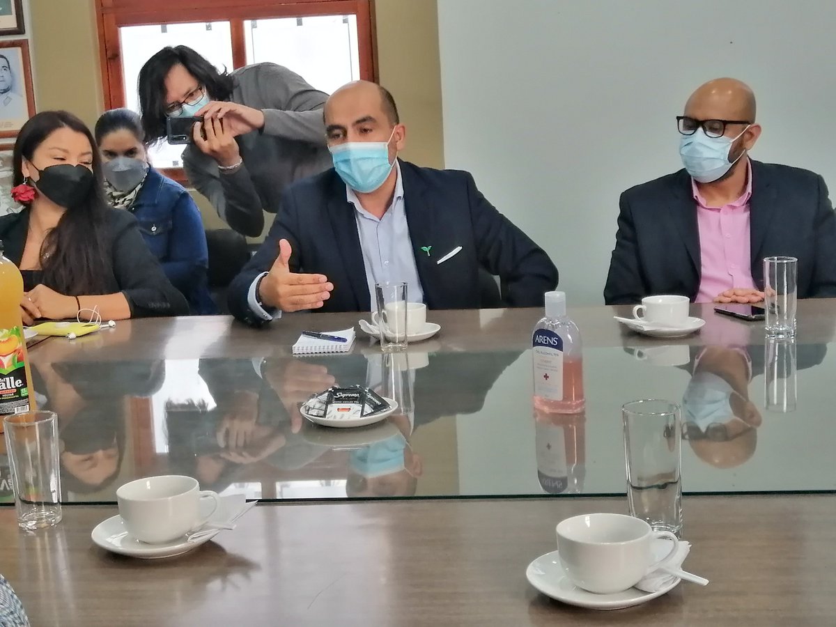 seremieducarica's tweet photo. Buenos días región. Hoy presentamos a nuestro nuevo seremi de #Arica y #Parinacota: el profesor y abogado Francisco Valcarce Llancapichún 👨‍🏫
Una educación más justa e integral para todos y todas las habitantes de Chile, será parte de su sello 🎯 https://t.co/2daptbOKHG