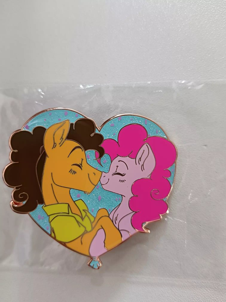 twisted_sketch's tweet photo. Look at these cuties!! I'll be taking the overstock after pin club dispersement to BABScon! Limited Edition! ♡ #twistedsketch #mylittlepony #cheesesandwich #pinkiepie #pinkcheese #ship https://t.co/kQzvmfJmE8