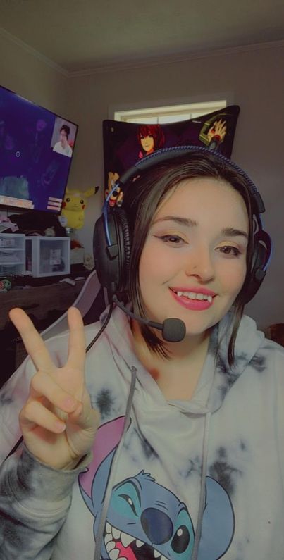 queeniehails's tweet photo. Hey baebae's I'm streaming right now playing some modern warfare. Click the link in bio to come join #twitchgamer #twitchstreamer #games #gamer #gamergirl #warzone #carmechanicsimulator #carmichanic #relax #play #ModernWarfare https://t.co/tGPyJCM4jx