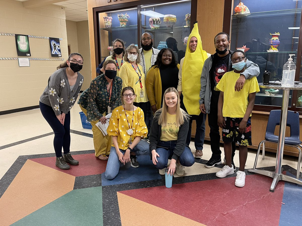 SeeTheAble1's tweet photo. And it was all #Yellow!!! ๐ฎ๐๐๐ฅ๐ผ๐คโ๏ธโญ๏ธ@CraytonMiddle ๐@MrDanielStetson ๐@MrSeanSamon @CathleenLacey ๐@KINGSmitty ๐ #SCUnified ๐ค#R1Unified ๐#BestOfCMS โ๏ธ https://t.co/zSWTwKvo08