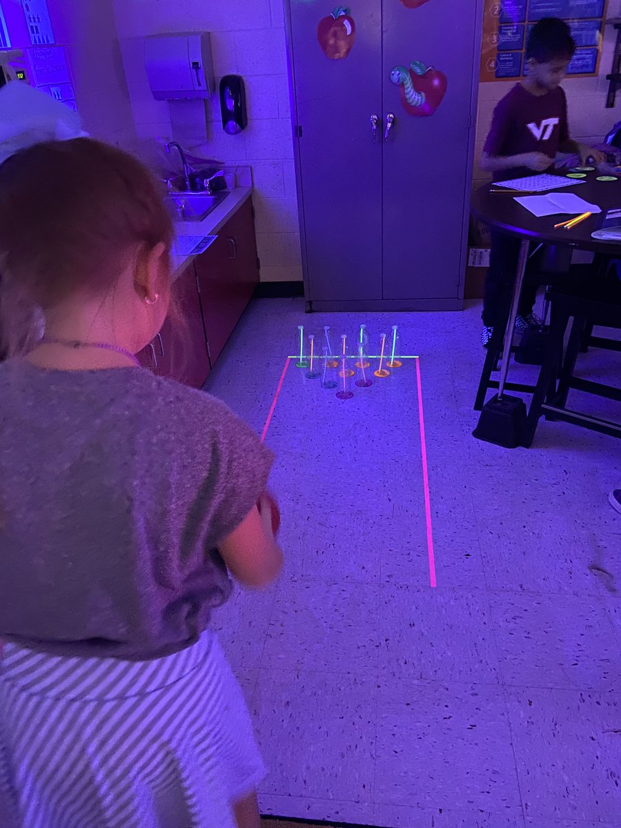 Sarah_PVA's tweet photo. Math Glow Day fun! @powes #math #3rdgrade #mathreview #placevalue #additionandsubtraction #comparingnumbers #multiplication https://t.co/OYGyFPG41G