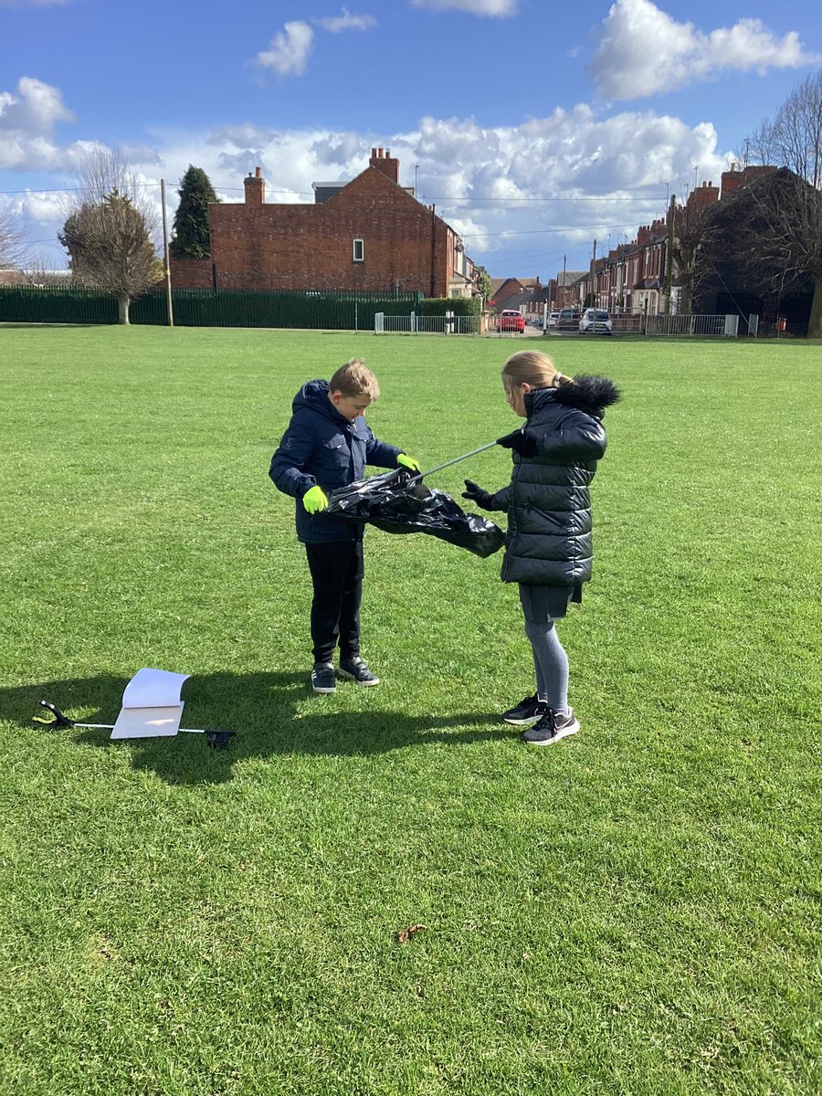 IjsInclusion's tweet photo. This afternoon @RoryWhite_NTFC took our eco council out into the community to clean up the rec 😀♻️ https://t.co/1TR2j7P7XB