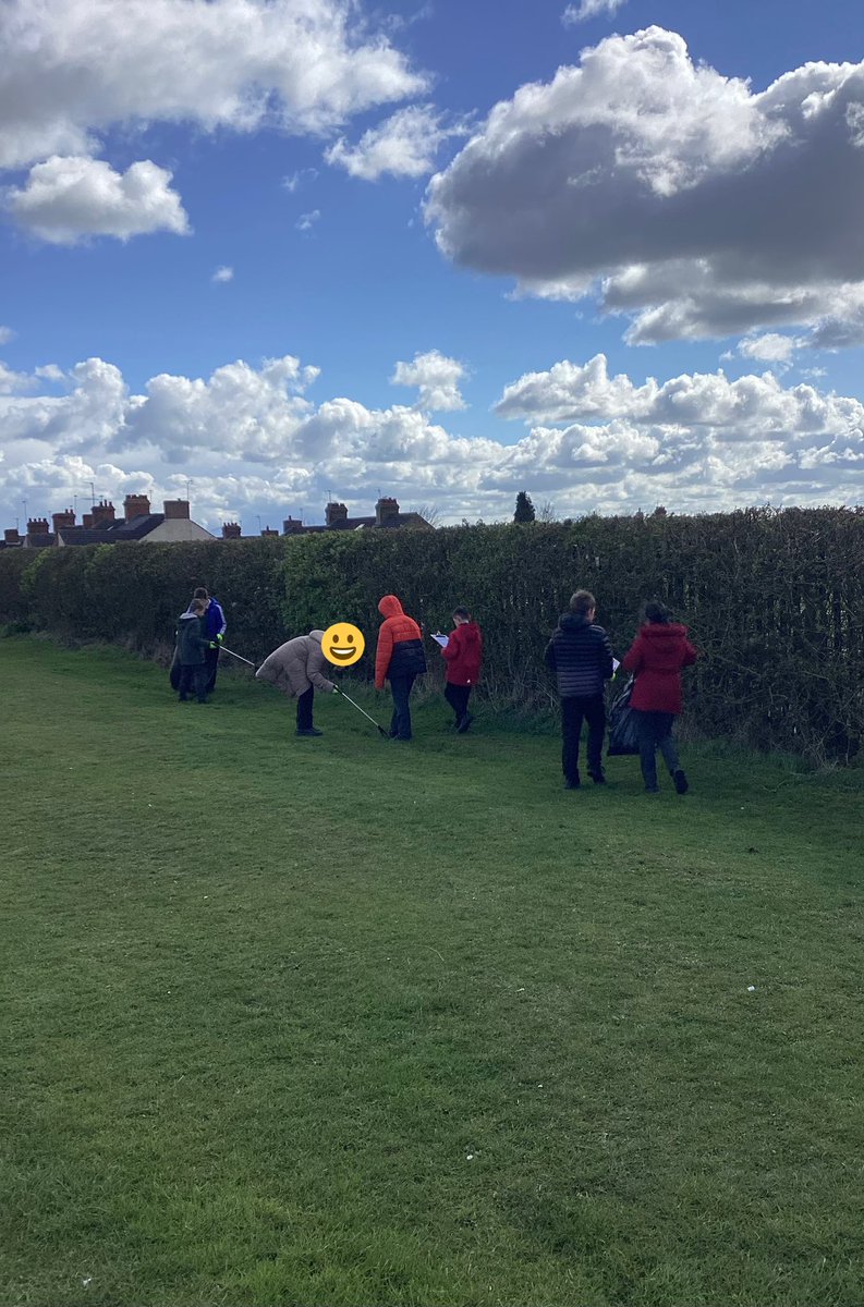 IjsInclusion's tweet photo. This afternoon @RoryWhite_NTFC took our eco council out into the community to clean up the rec 😀♻️ https://t.co/1TR2j7P7XB