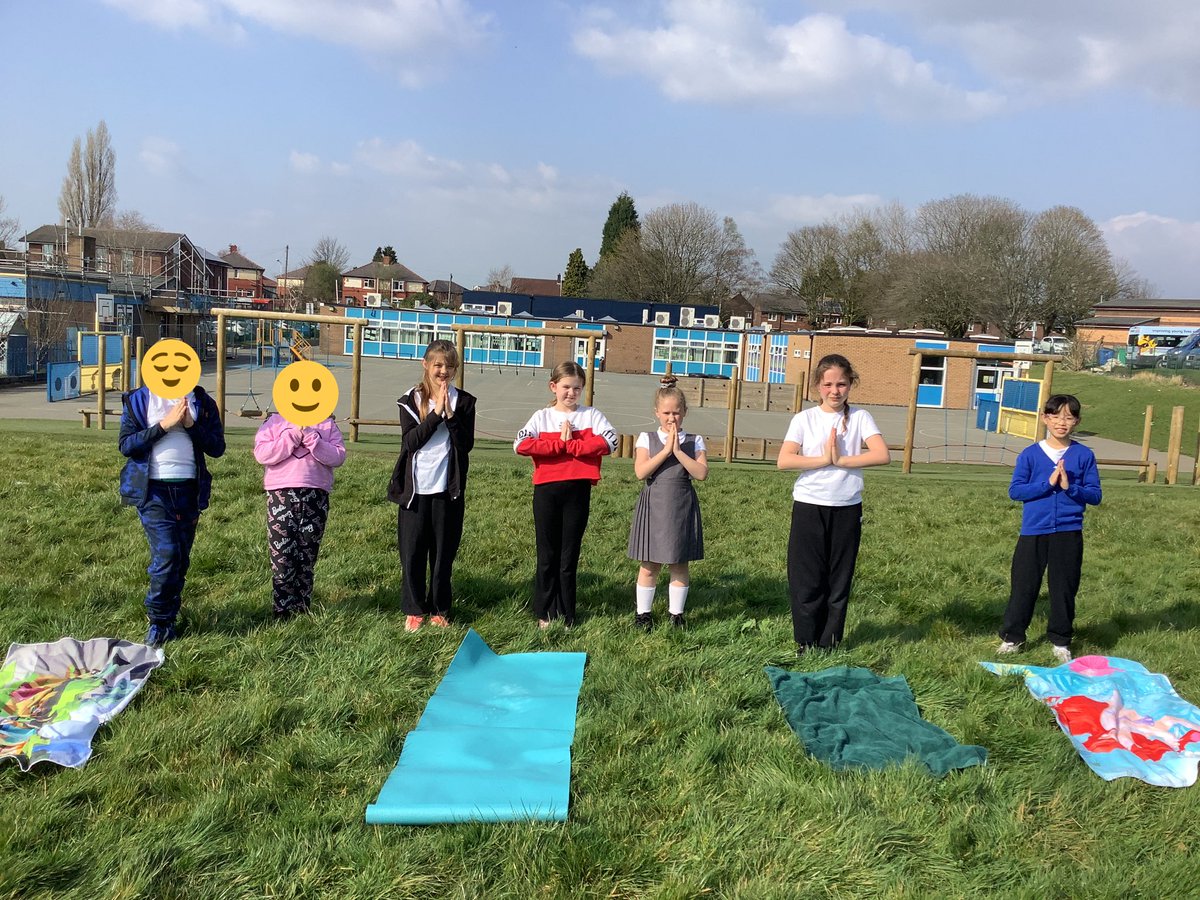 Miss_W_YTP's tweet photo. YOGA 🧘‍♀️ 🧘‍♂️ ☀️ 💚⛰🌳🍃 @YewTreePrimSch @TrustVictorious #outdoorlearning #yoga #AfterSchoolClub @YTPS_Wellbeing https://t.co/7alqdqgupp