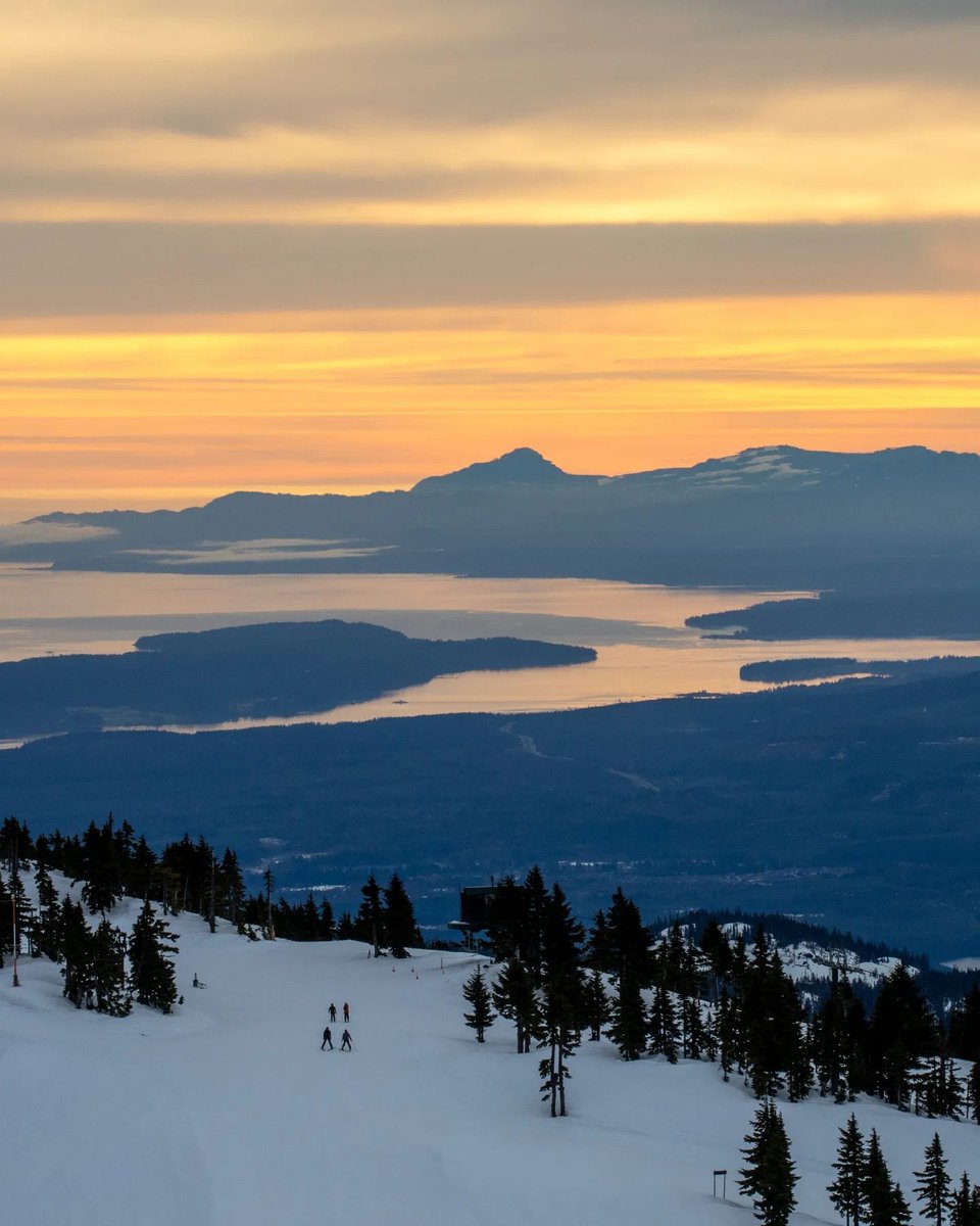 experience_CV's tweet photo. It's almost time to say goodbye to these beautiful snowy scenes, until next year. ❄️

📍 @MountWashington
📷 nick_thornton_photo⁠, Instagram
🚗 40 minutes from @flyyqq
#ExploreComoxValley https://t.co/MPwiXGodMG
