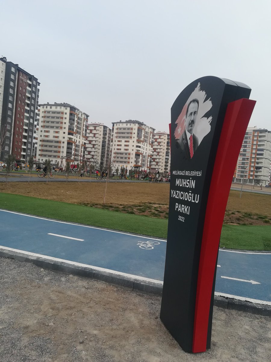 AliOsmanCelik38's tweet photo. Mahallemize böyle güzel bir parkı kazandıran Melikgazi Belediye Başkanı @DrPalancioglu 'na şükranlarımı, parkın adından dolayı da binlerce teşekkürlerimi sunuyorum. 
#MuhsinYazıcıoğlu https://t.co/zx04PcAyLR