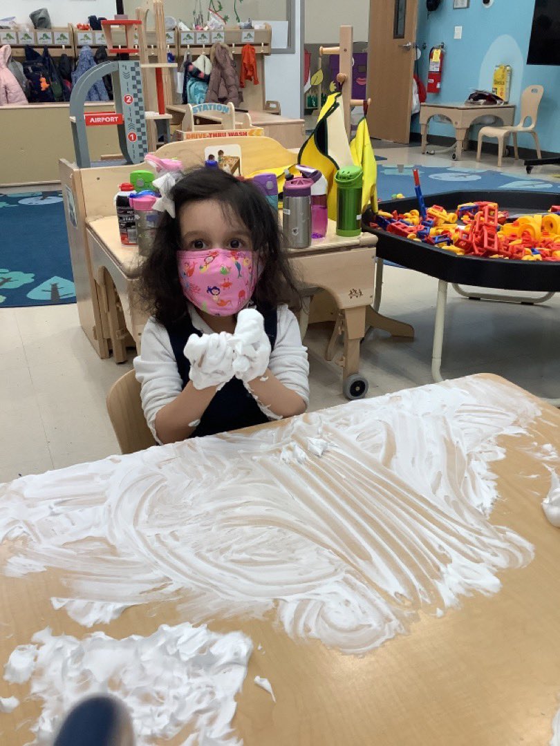 prenurserybisc's tweet image. #curiouscaterpillars are writing the letters of their names in shaving cream, and having an amazing amount of fun in the process #prenursery #craftingwithkids #bisclp #bischicago