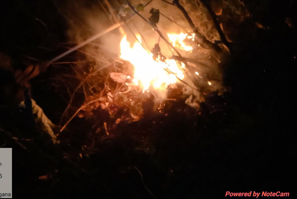 SVSifs's tweet photo. Got a midnight call from responsible citizen  @ReddyKartikeya when he spotted fire in the forest from Highway, immediately team was sent to douse forest fire and save natural resources. We appeal to all to protect forest from 🔥.@HarithaHaram @dobriyalrm @pargaien @MamdaRange https://t.co/MgrMmi9Uyu