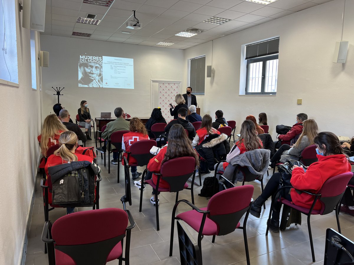 CruzRojaSevilla's tweet photo. [#CooperaciónInternacional]

Esta semana hemos presentado la campaña #MujeresdelMundo #GameOfFemmes.

Utilizaremos la Realidad Virtual para sensibilizar a jóvenes sobre las dificultades de la mujer en el mundo.

Con la colaboración de @CimaHorizons y @Ayto_Sevilla @jabafe79 https://t.co/rgcxneYbXX