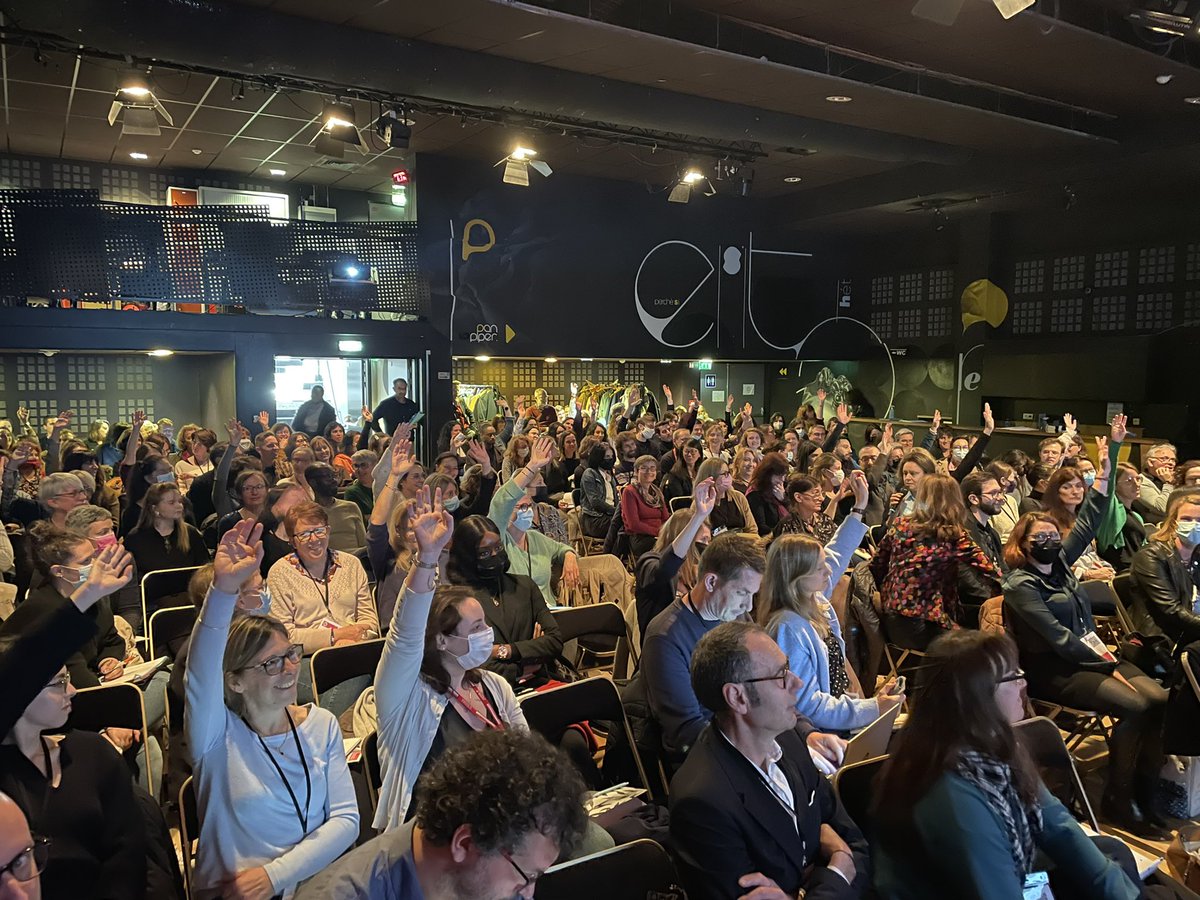 cap_com's tweet photo. Il faut bien 2 jours d’échanges aux 15e Rencontres #cominterne pour aborder tant d’actualité #compublique : marque employeur, réseau social interne, intranet et travail collaboratif, design graphique, événementiel, QVT, inclusion numérique, management par la confiance #capcom22 https://t.co/oMkDJ0j1A6