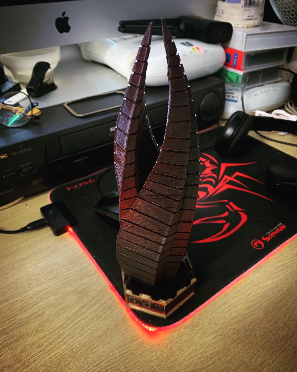 L0v3Train's tweet photo. Found this weird marker think… pretty cool tho everyone who gets near its acting kinda weird #deadspace #alien #marker #evil #model #prop #3dprinting #3dprint #horror #games #game @deadspace https://t.co/ixzde5rJOn