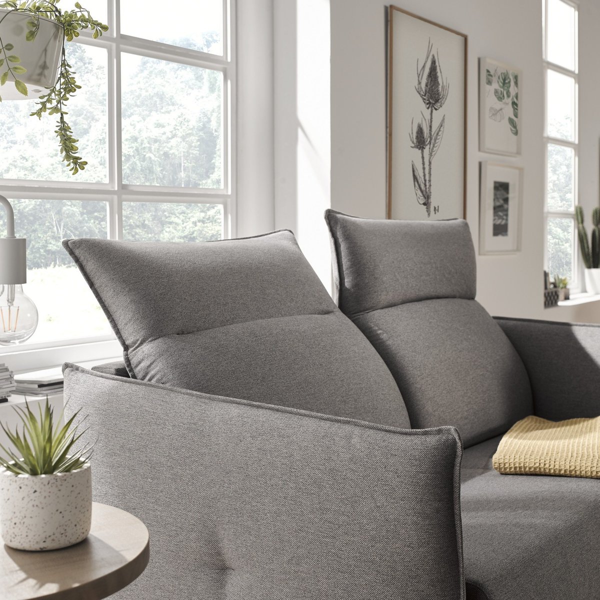 Mymobelsur's tweet photo. 3️⃣ 𝐕𝐞𝐧𝐭𝐚𝐣𝐚𝐬 𝐝𝐞 𝐮𝐧 𝐬𝐨𝐟á 𝐜𝐚𝐦𝐚:
1. Optimizan el espacio, puedes disfrutar de ambos muebles en uno solo.
2. Fácil apertura, la gran mayoría son de clic-clac, que solamente hará falta abatir el respaldo.
3. Enorme versatilidad. https://t.co/TbTtCncvku