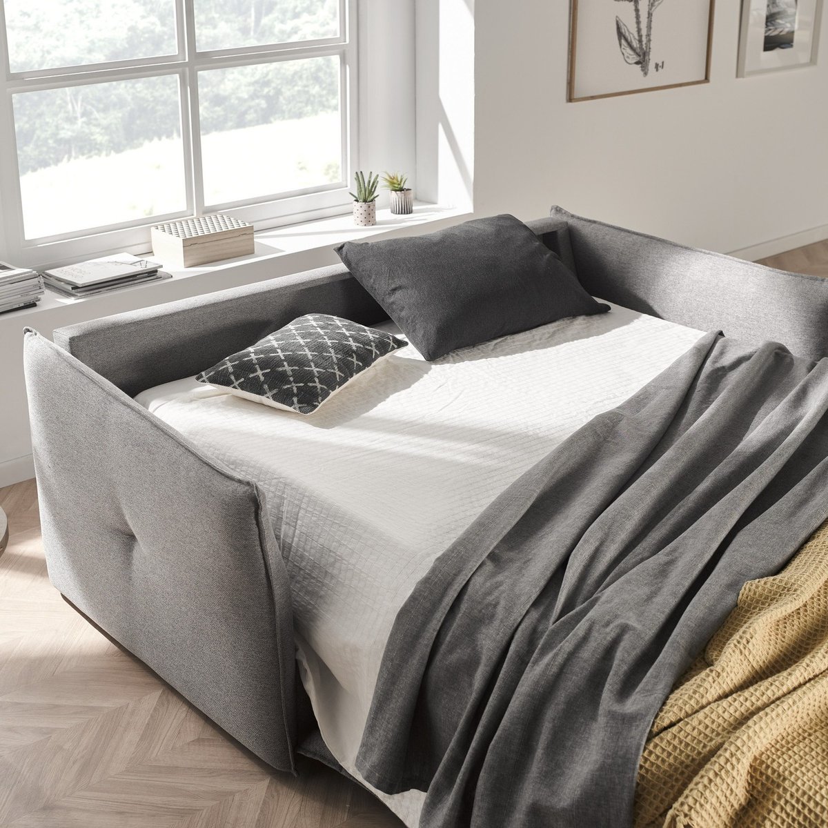 Mymobelsur's tweet photo. 3️⃣ 𝐕𝐞𝐧𝐭𝐚𝐣𝐚𝐬 𝐝𝐞 𝐮𝐧 𝐬𝐨𝐟á 𝐜𝐚𝐦𝐚:
1. Optimizan el espacio, puedes disfrutar de ambos muebles en uno solo.
2. Fácil apertura, la gran mayoría son de clic-clac, que solamente hará falta abatir el respaldo.
3. Enorme versatilidad. https://t.co/TbTtCncvku