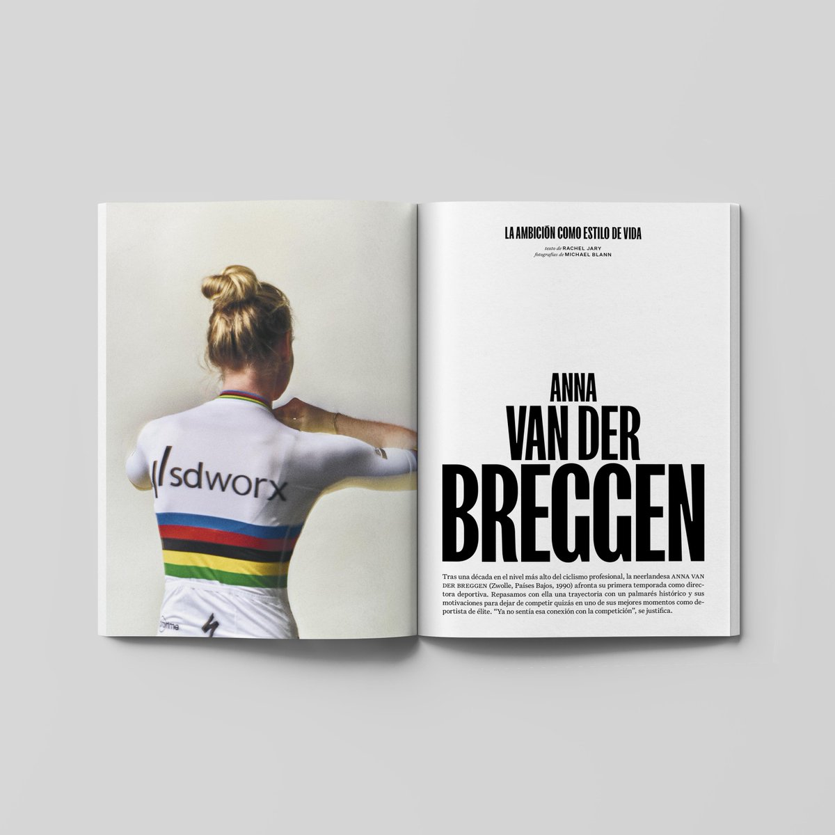 ccvolata's tweet photo. Logró la victoria en el Tour de Flandes 2018 tras un ataque en el Kruisberg. Ahora, vivirá #RVV22 de forma diferente.
🌈 En #VOLATA31 conversamos con @AnnavdBreggen sobre su nuevo papel como directora deportiva y su necesidad de cambiar.
¡Consíguela! ➡️ https://t.co/ijv3RtRfoh https://t.co/v6sXSvRLpw