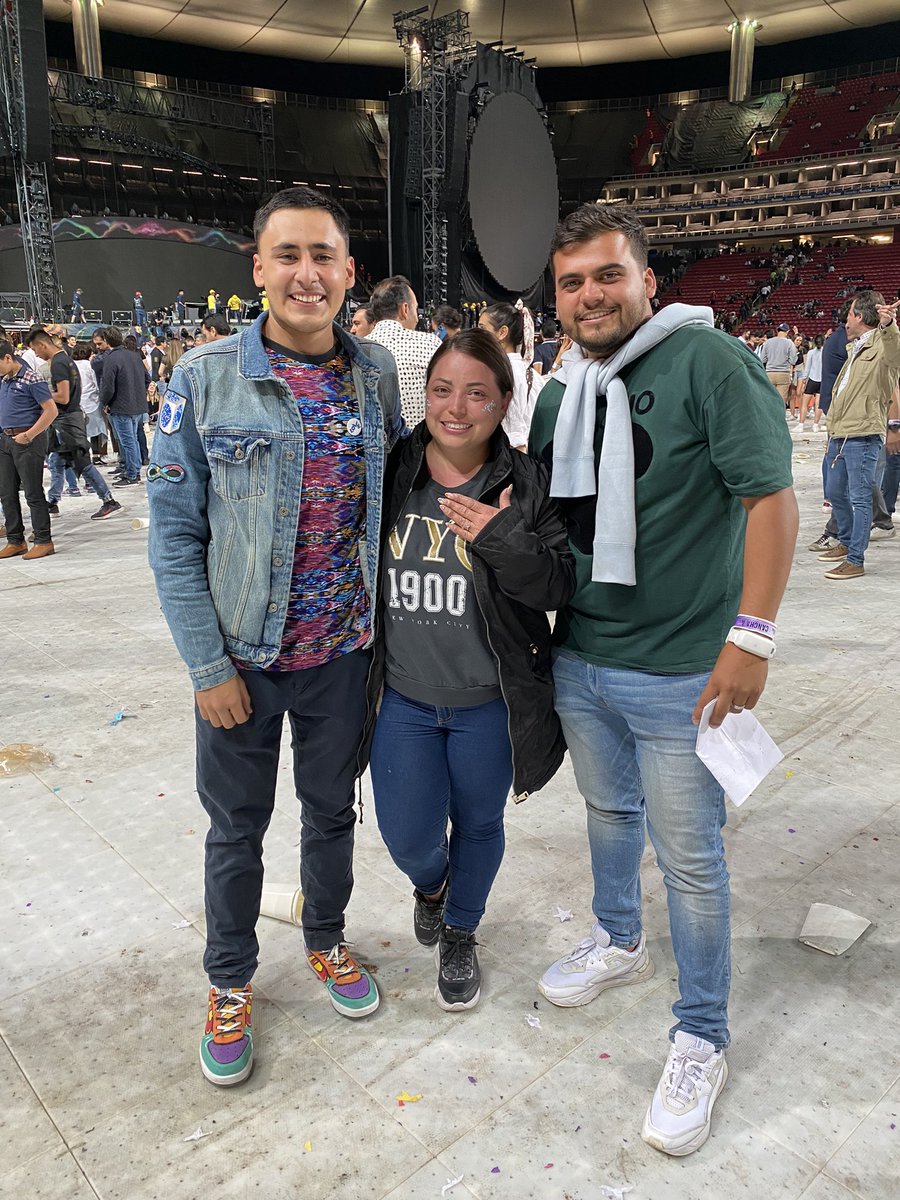 hasicont's tweet photo. No estuve en stage, pero ellos si! ✨#ColdplayGuadalajara #Coldplay #ColdplayGdl #ColdplayEnElAKRON #MusicOfTheSpheresWorldTour #Gravity https://t.co/Zm6PVsNfv5