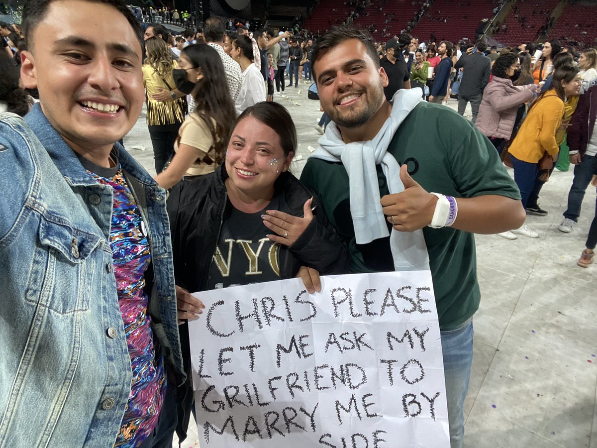 hasicont's tweet photo. No estuve en stage, pero ellos si! ✨#ColdplayGuadalajara #Coldplay #ColdplayGdl #ColdplayEnElAKRON #MusicOfTheSpheresWorldTour #Gravity https://t.co/Zm6PVsNfv5
