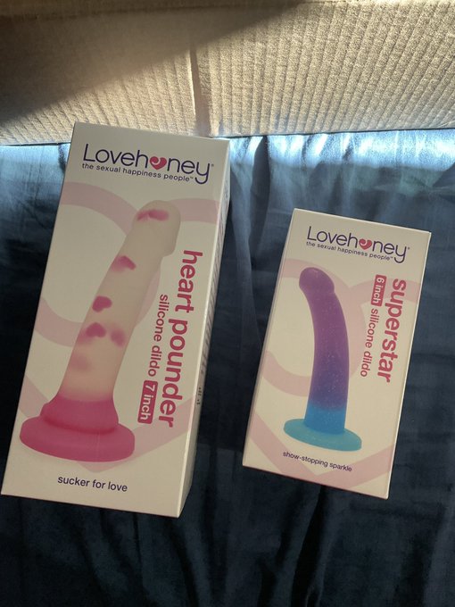 Watch Mika Mae's leaked NSFW photo on TwXstars