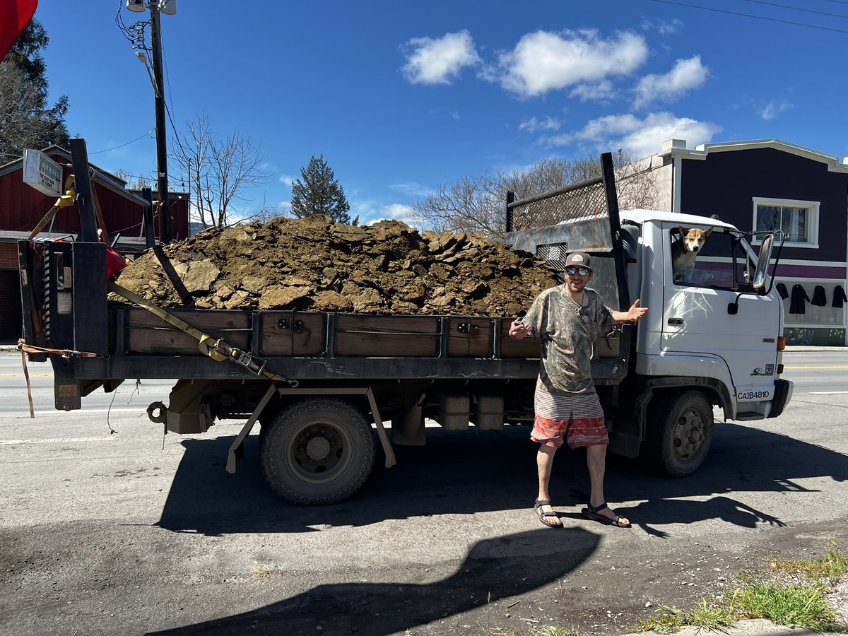 cryptocannagen's tweet photo. So who grows out here!? This is 1 of 10 loads of #Bull #Manure we collected at #BadBoyBuckingBull to mulch around our plants and trees. #Organic #Nutients for #Cannabis #StonerFam These bulls were fed Organic Alfalfa vs Hay, so this shit, literally, is extra rich #OGKnowledge https://t.co/dTbjjd6Hhj