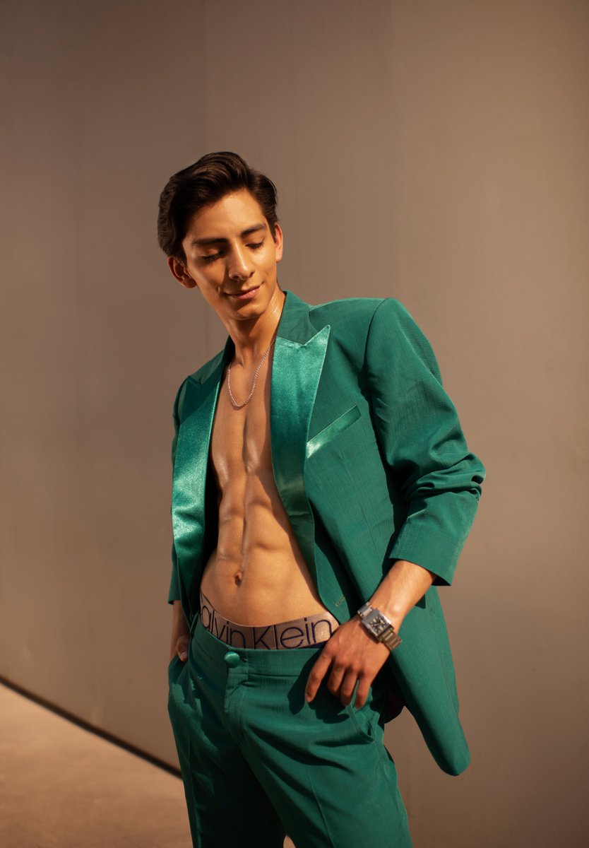 marcomanero's tweet photo. El patinador @DonovanDCarr Vistiendo Traje Verde Marco Manero Menswear de nuestra nueva colección Spring 2022. 
#donovancarrillo #editorial #maneromenswear #menswear @trendomexico https://t.co/hy1p8KJWbM