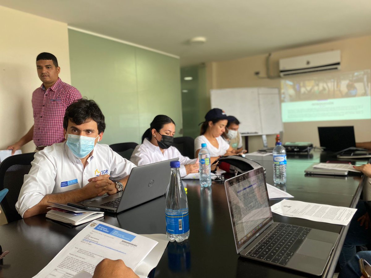 Regalias_gov's tweet photo. En la #Guajira desde @ManaureAlcaldia inicia mesa técnica de seguimiento en #VisitaConjunta con @PGN_COL y @CGR_Colombia al proyecto de:
✅Implementación de acciones de adaptación al cambio climático ante la escasez hídrica en comunidades indígenas 👉$10.964 millones de regalías https://t.co/TKNjujklm9