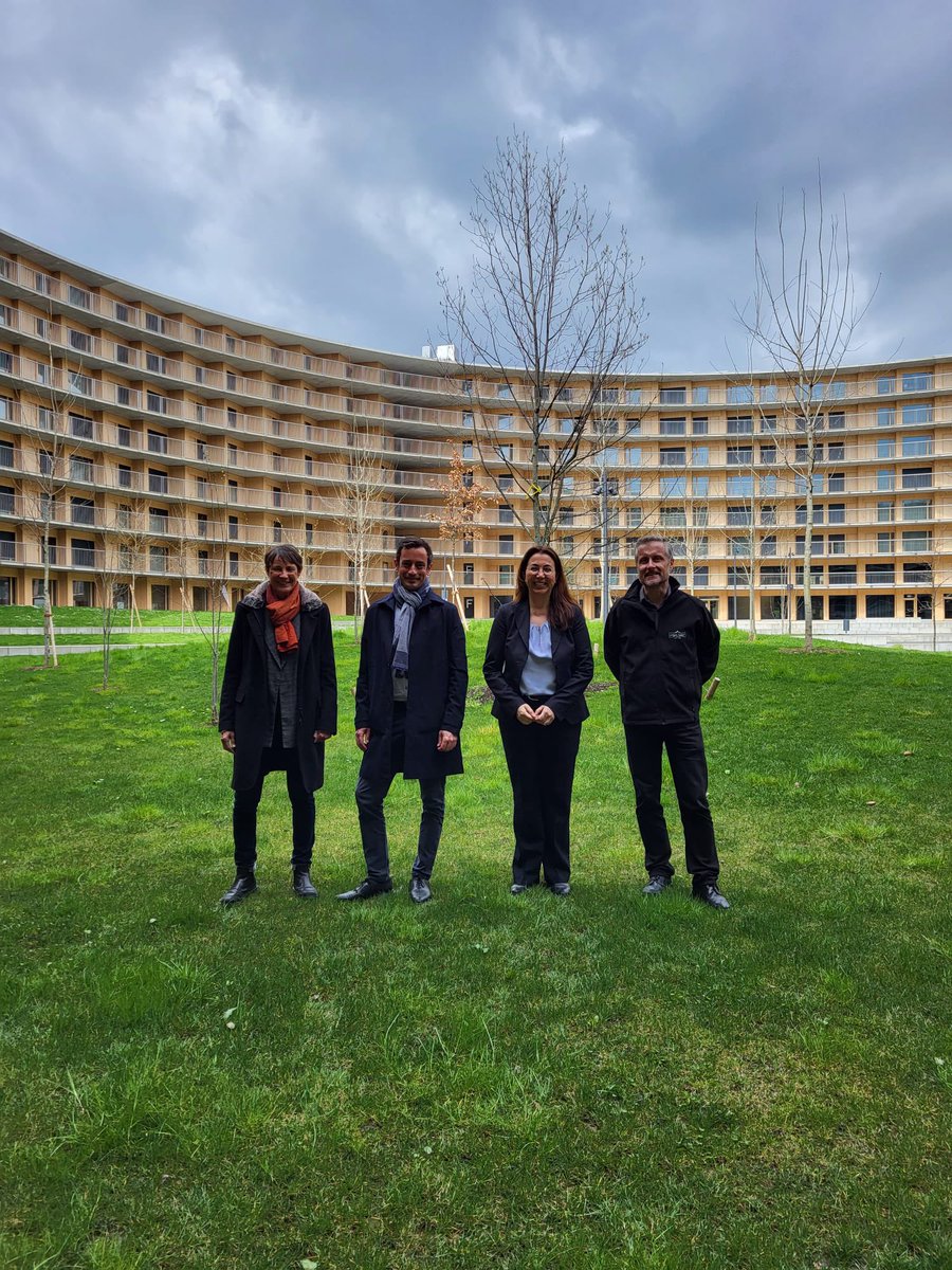 psvaud's tweet photo. #JournéeChiffresLettres Suite des visites avec un arrêt au Vortex,guidé-e-s par @FerrariYves directeur de la Fondation Maisons pour Etudiants Lausanne.Avec 800+ chambres,la #FMEL a pu offrir +3500 lits.Une politique de logement à loyers abordables est absolument capitale! #VD2022 https://t.co/6YPJQ6W7lo