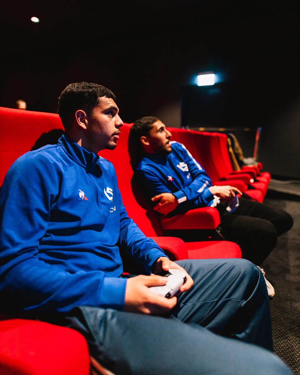 lausanne_sport's tweet image. Ce mercredi, @AmdouniZeki et Hicham Mahou ont affronté deux joueurs servettiens pour un derby lémanique avant l’heure, sur FIFA 22, avec le soutien de plusieurs fans lausannois 🎮

Infos &amp;amp; billetterie pour le derby de dimanche 👉 bit.ly/3KcyZEF

#AllezLausanne #LSSFC
