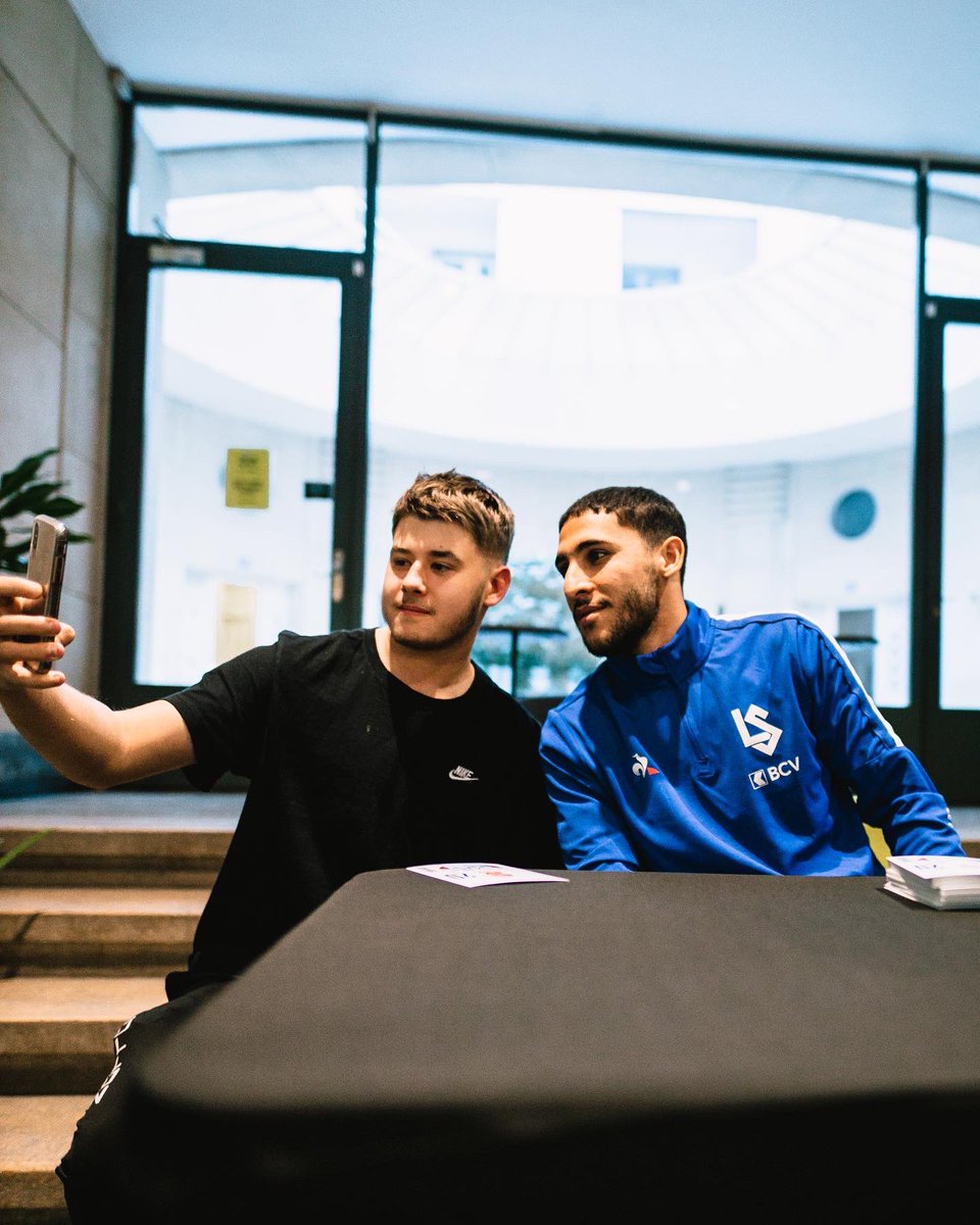 lausanne_sport's tweet image. Ce mercredi, @AmdouniZeki et Hicham Mahou ont affronté deux joueurs servettiens pour un derby lémanique avant l’heure, sur FIFA 22, avec le soutien de plusieurs fans lausannois 🎮

Infos &amp;amp; billetterie pour le derby de dimanche 👉 bit.ly/3KcyZEF

#AllezLausanne #LSSFC