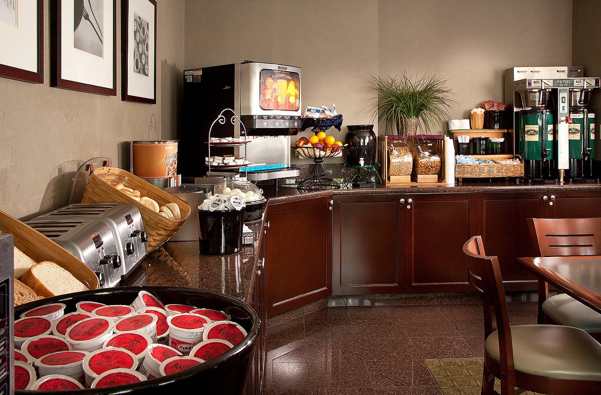GatewayHotel_'s tweet photo. A perk of staying at our hotel is our free breakfast. From 6-10am daily, choose from pastries, waffles, cereal, fruit, coffee, juice, and more. 🥐🧇🥣🍎☕🧃

#ContinentalBreakfast #HotelAmenities #SeaTac #NoPlaceLikeCoast https://t.co/2Lyu3aJZWw
