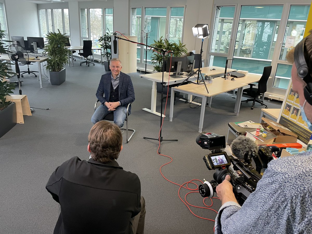 mystikmuzzy's tweet image. Schöner Videodreh mit unserem CEO Jean-Marc Noël in unseren Kölner Büros. @SAPdach #all4cloud #BusinessbyDesign #ERP #SAP #Koeln