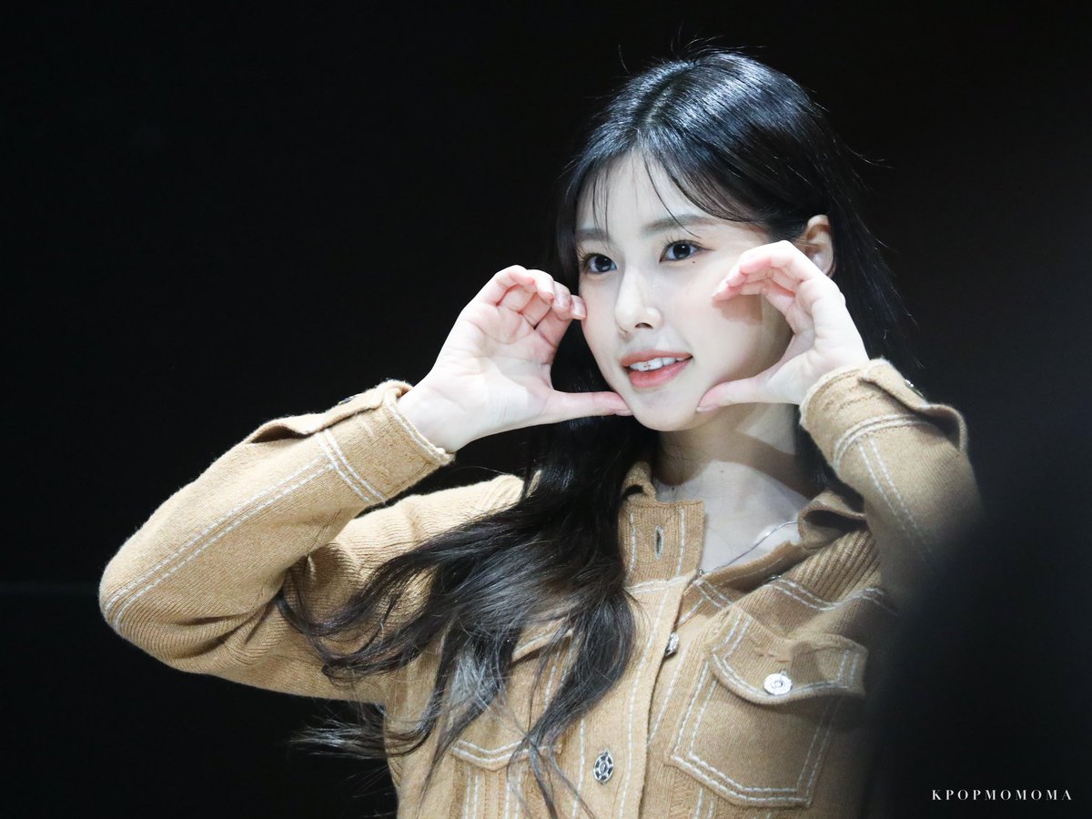 220401 광배 완전 이쁘다
#강혜원 #혜원 #KANGHYEWON #HYEWON
#아이즈원 #IZONE
#AprilFoolsDay #HappyAprilFoolsDay