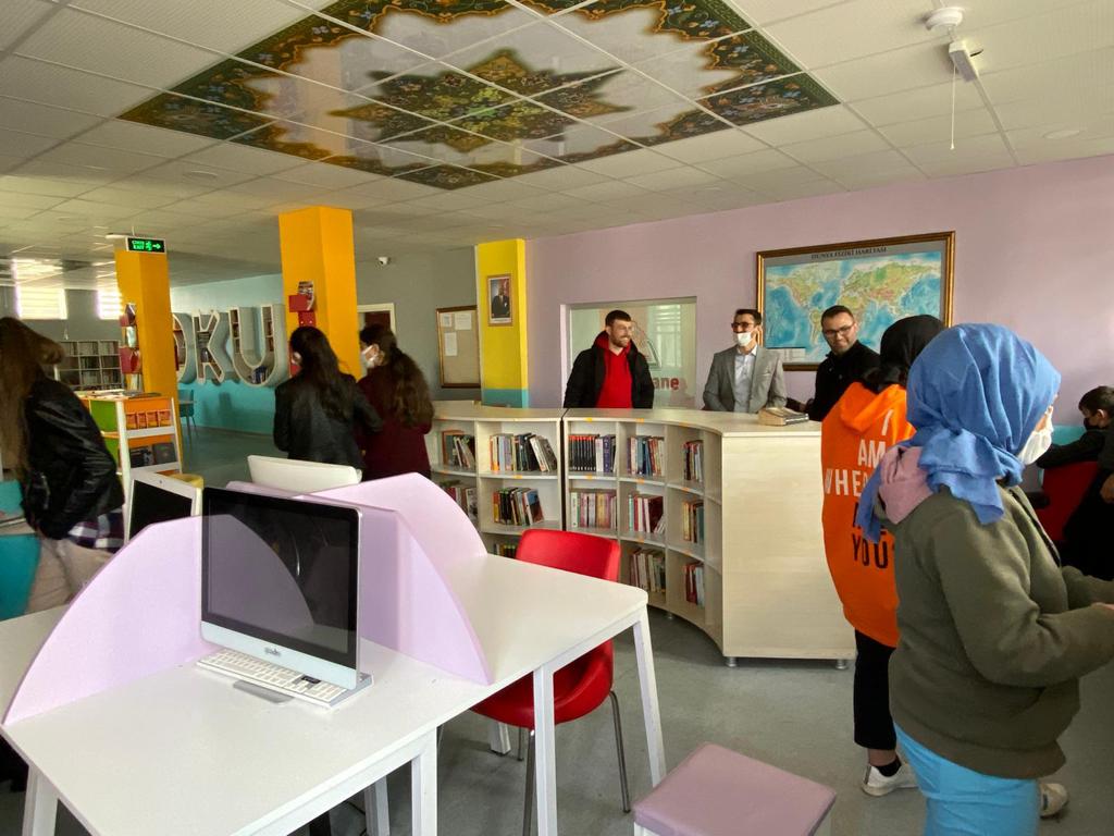 serefiyevag's tweet photo. 8/A sınıfı için düzenlediğimiz lise gezisi organizasyonunda bizlere rehberlik eden lise müdürlerimiz Yusuf ARSLAN, Ahmet Murat YİĞİT, Celal ÇAKMAK, Ahmet POLAT ve müdür yardımcılarımıza gönülden teşekkür ederiz. @zaramem58 @zaramtal @zaraaihl @zaraanadolulise @ZaraMHSFenLise https://t.co/QDXP3xeLl1