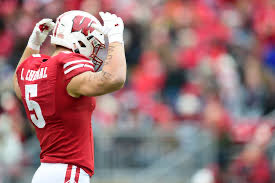 DerekWeisskopf's tweet photo. After a great talk with @PaulChrystWISC I’m beyond blessed to receive an offer from the University of Wisconsin!🔴⚪️ @BadgerFootball @CoachAprilUW @Coach_B_Lewis @CoachTurnerUW @McNamaraRivals @Evan_Flood @AllenTrieu https://t.co/j7QFMYVXCC