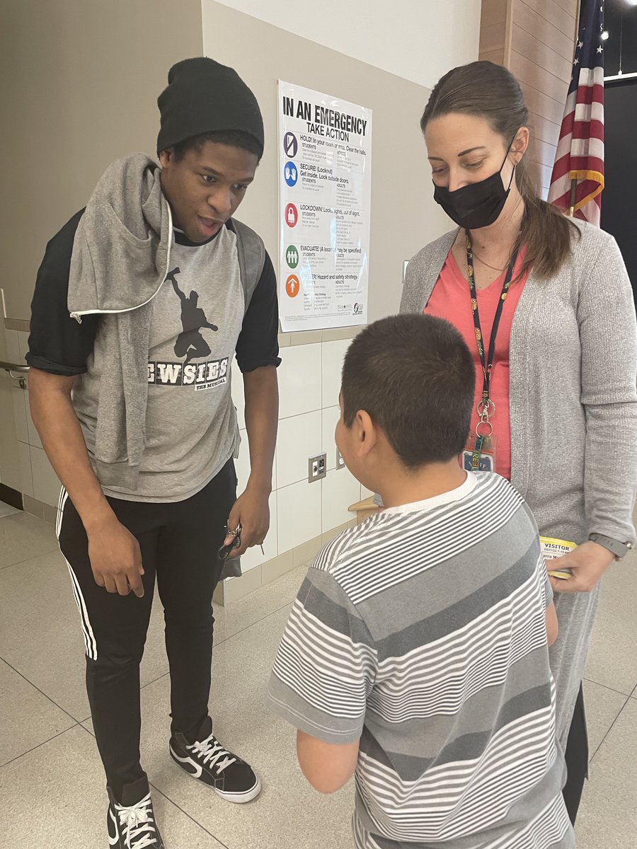 nelsonelemlib's tweet photo. Our students got to enjoy an amazing performance of Dragons Love Tacos by @msthouston this morning! It was our first ever professional performance @NelsonAlvinISD and students and teachers all loved the show! Thanks to @AlvinISD_EdFdn in for making this happen! https://t.co/KlbECGAoZR