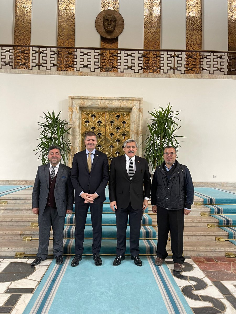 📍#TBMM

<a href="/TBMMGenelKurulu/">TBMM Genel Kurulu</a> çalışmalarımıza devam ederken ziyaretimize gelen #Mardin Gazeteciler ve Yazarlar Cemiyeti Başkanı ve Mardin Life Gaz. Yazı İşleri Müdürü Sn.Kadir Üründü ile Mardin Life Gaz. Genel Yayın Yönetmeni Sn.Nezir Güneş’i Gazi Meclis’imizde ağırladık. <a href="/Mardinlife/">MardinLife</a>