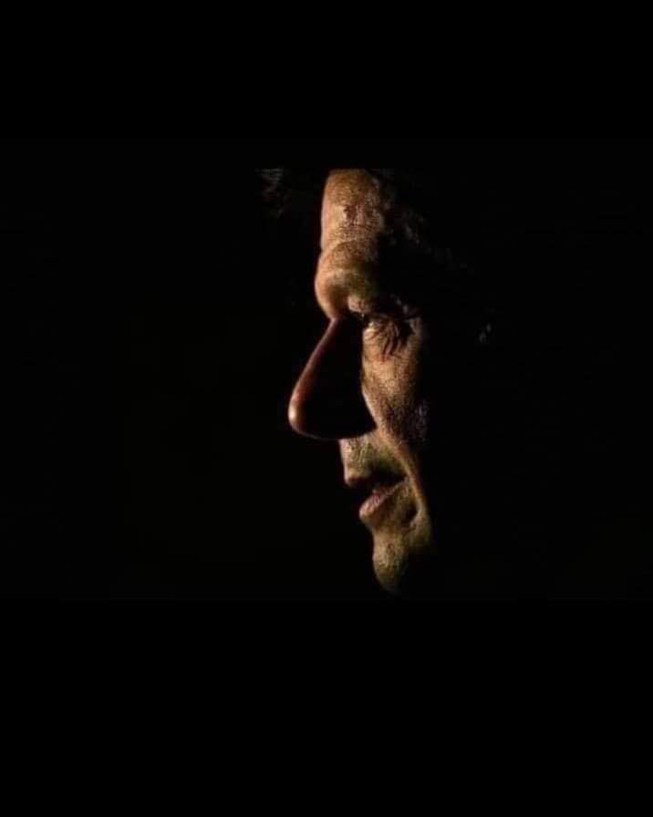 zeeshankhan583's tweet photo. I stand with Imran Khan ❤️

#آخری_سانس_تک_عمران_خان https://t.co/dDdaKBmbRF