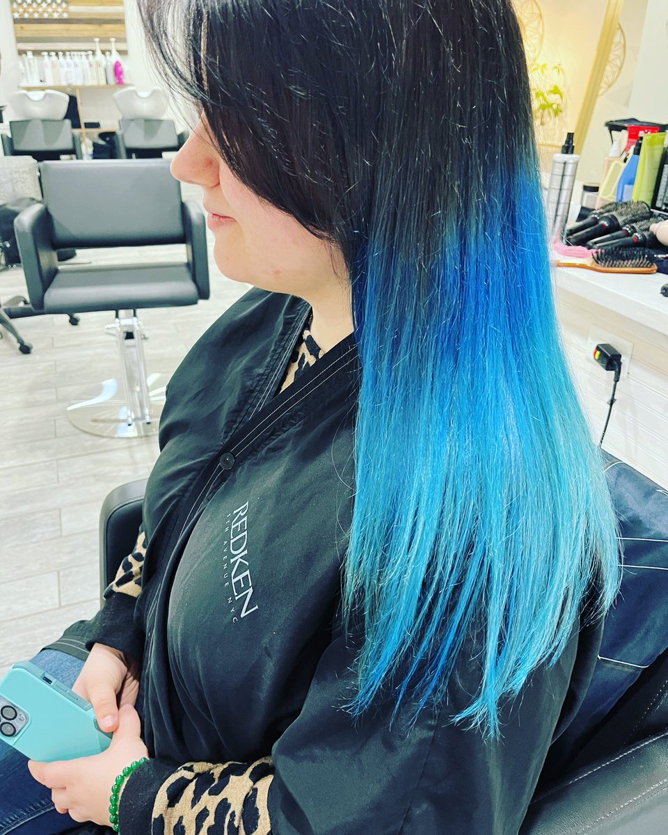 Teach2Believe's tweet photo. Promised my students I would go blue for Autism Awareness 🧩 thank you @colourloftsalon love it 💙 https://t.co/dawSARW5B1