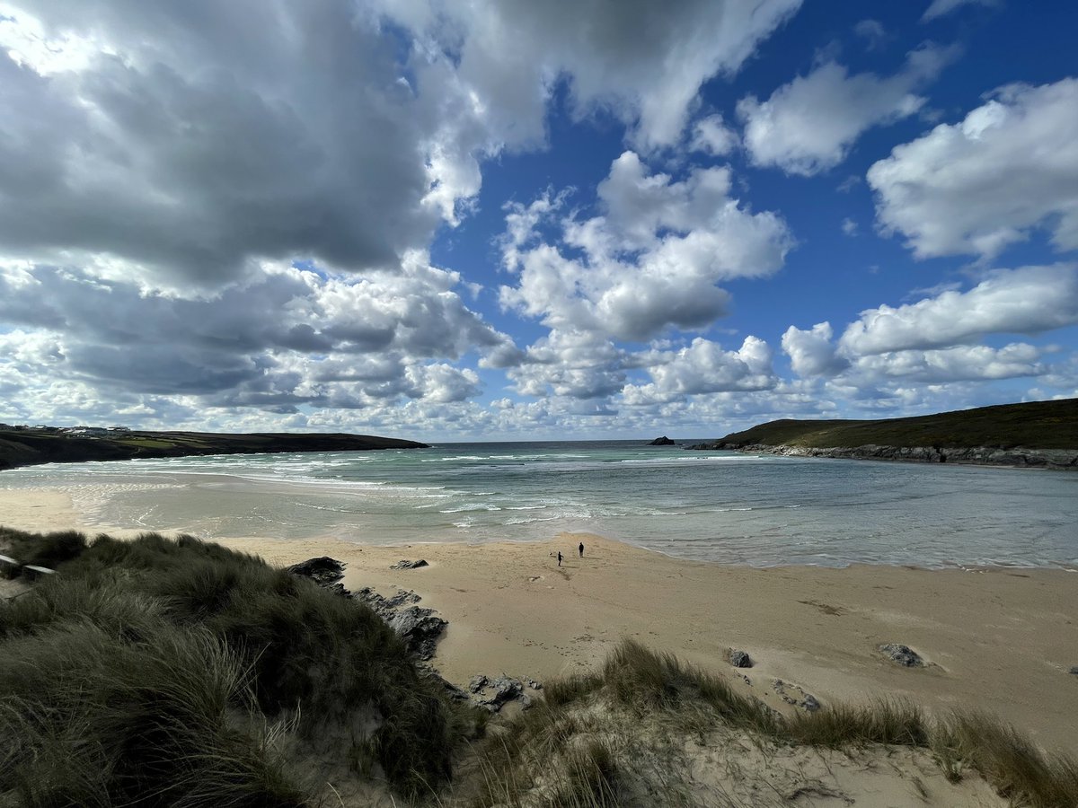 andytheedom's tweet photo. Crantock Beach looking amazing today! #crantockbeach #crantock #cornwall #kernow #coast #holiday #wavesrollingin https://t.co/WjFDIQEPrg
