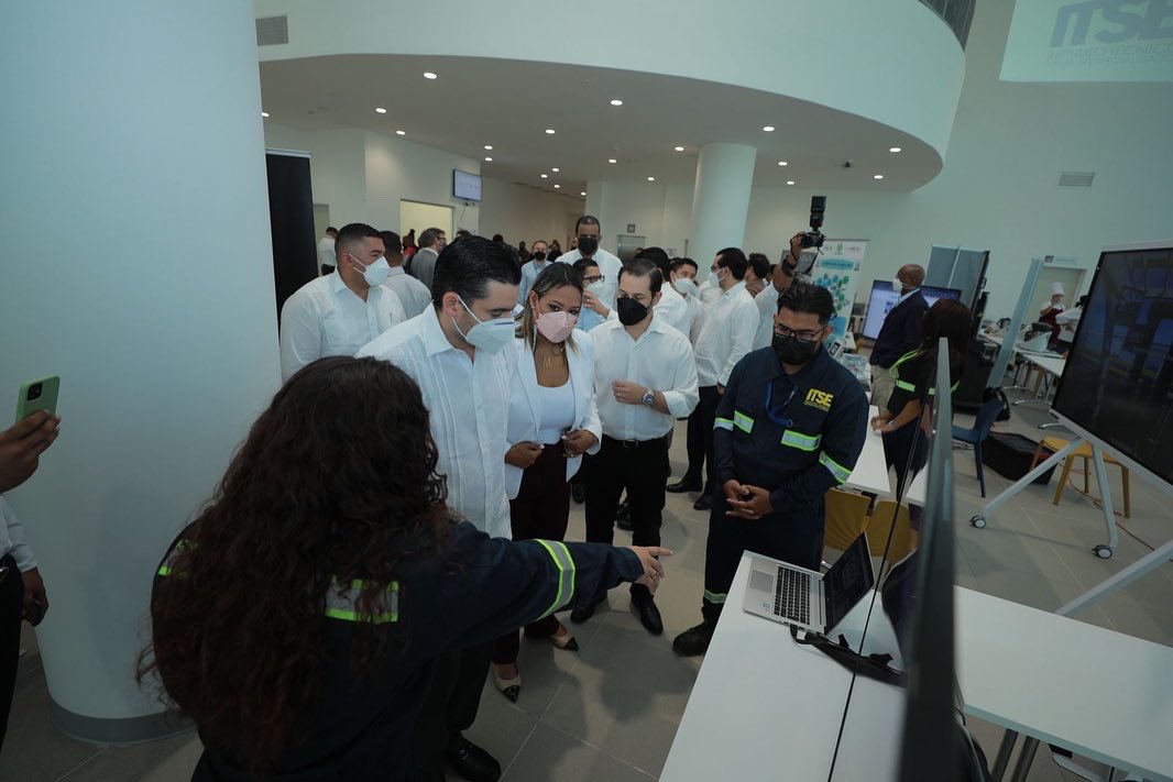 gabycarrizoj's tweet photo. Me complace ser testigo de honor de la Firma del Convenio Específico de Cooperación Educativa del @ITSEpma, que promueve la excelencia académica basada en ciencia, tecnología e innovación, enfocada en la formación integral de profesionales con habilidades y competencias. 👏🏼🇵🇦 https://t.co/27DEBRht8o