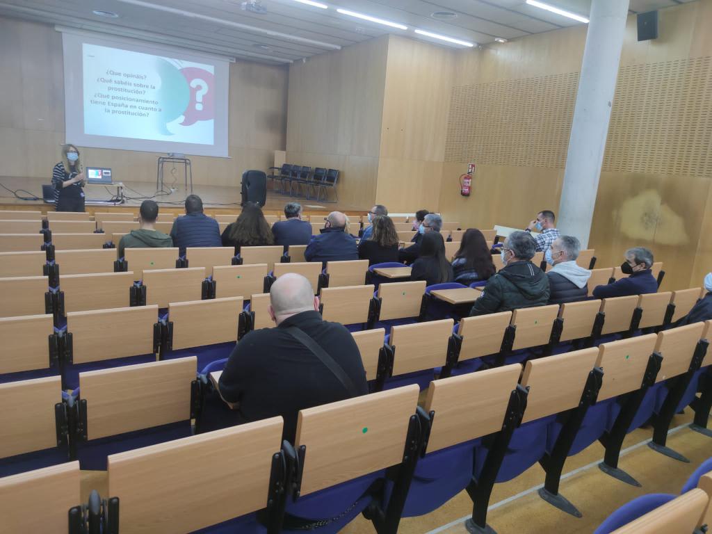 MdMIllesBalears's tweet photo. Trabajando en Red, formando al colectivo de taxistas para frente a una de las mayores formas de agresión y violencia machistas,la prostitución #ObrintCamins #PutaYo #AbolicionProstitucion https://t.co/3O30Q8qrzj