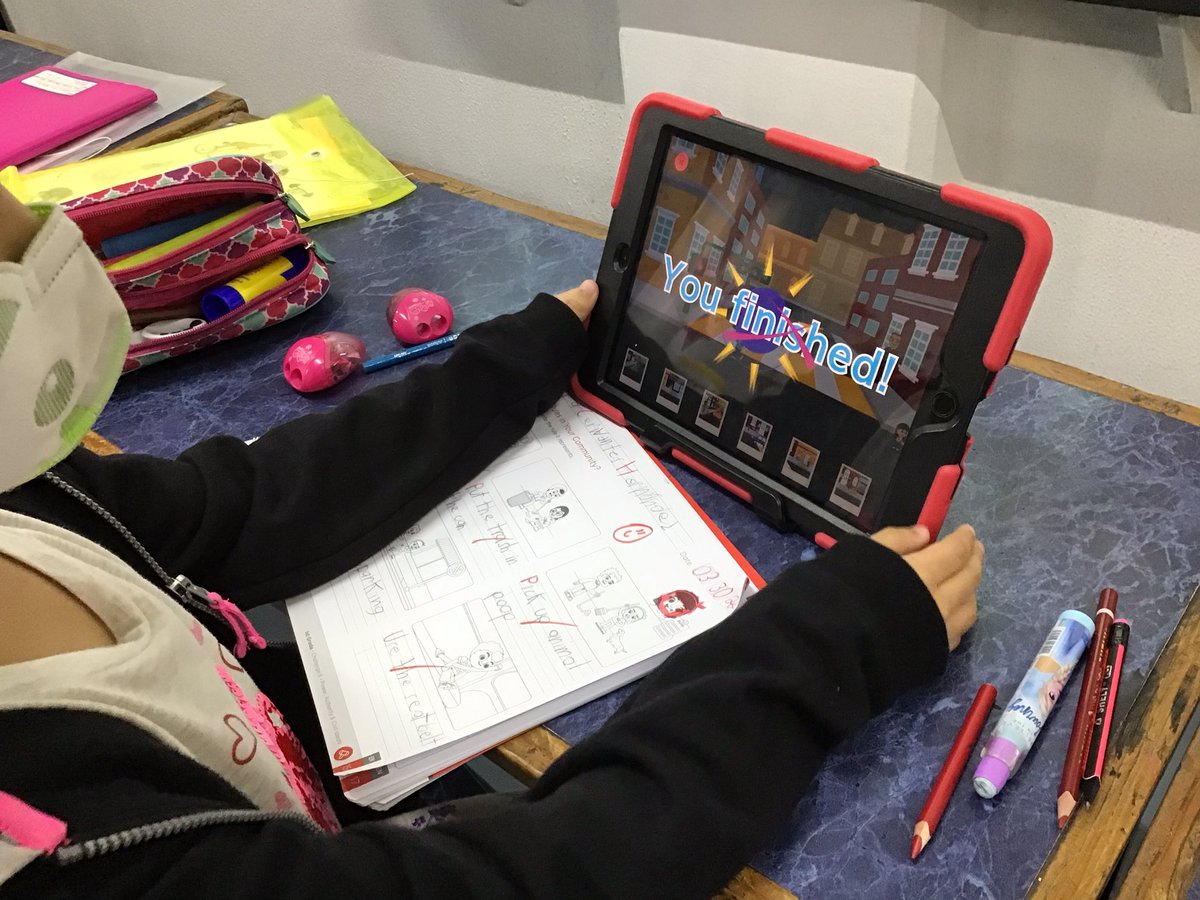CSACoaMissMafer's tweet photo. First grade students use Augmented Reality to learn about The Rules in their Community 🏙 👍🏼.
Rules and fun! 👩🏽‍🏫
Put the trash in the can 🚯🚮
Use the seatbelt when driving 🚗.
@AppleEDU @ColegioSnAngel_ 
#ADSinProcess #ColegioSnAngel #Knotion #CSACoatzacoalcos https://t.co/NkwZ5gvifk
