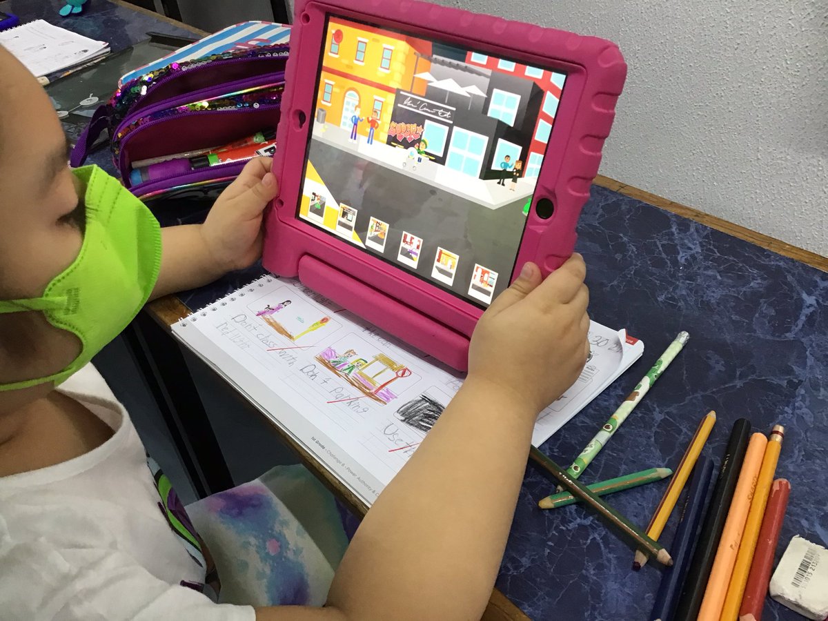 CSACoaMissMafer's tweet photo. First grade students use Augmented Reality to learn about The Rules in their Community 🏙 👍🏼.
Rules and fun! 👩🏽‍🏫
Put the trash in the can 🚯🚮
Use the seatbelt when driving 🚗.
@AppleEDU @ColegioSnAngel_ 
#ADSinProcess #ColegioSnAngel #Knotion #CSACoatzacoalcos https://t.co/NkwZ5gvifk