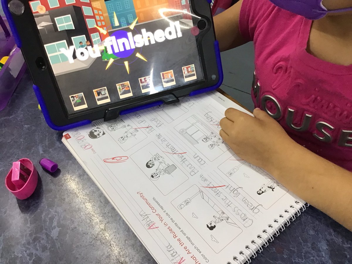 CSACoaMissMafer's tweet photo. First grade students use Augmented Reality to learn about The Rules in their Community 🏙 👍🏼.
Rules and fun! 👩🏽‍🏫
Put the trash in the can 🚯🚮
Use the seatbelt when driving 🚗.
@AppleEDU @ColegioSnAngel_ 
#ADSinProcess #ColegioSnAngel #Knotion #CSACoatzacoalcos https://t.co/NkwZ5gvifk